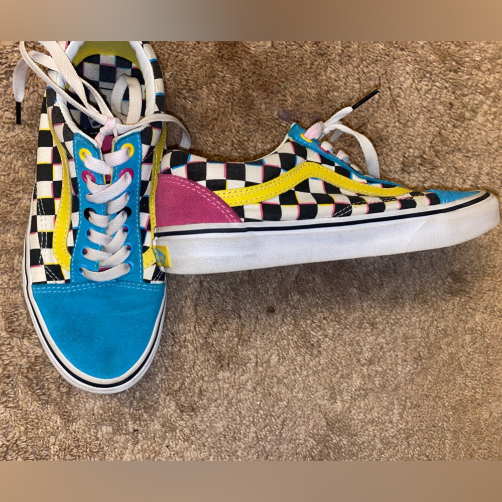 6.5 Men / 8 Women’s Vans gently used multi color 90s color theme